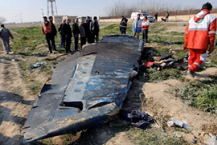 خانواده‌های قربانیان هواپیمای اوکراینی: رفتار ایران توهین‌آمیز است