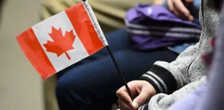 چگونه مجوز کار کانادایی یک ایرانی سر از صندوق نامه‌های یک هندی درآورد؟