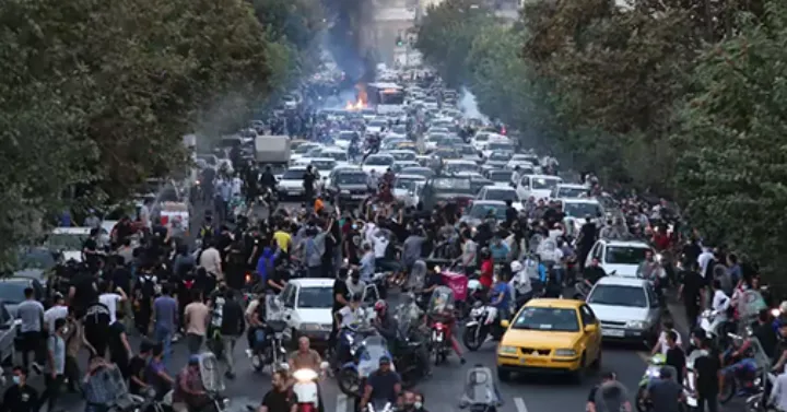 اتاوا باید صدور ویزا برای عناصر وابسته به رژیم را محدود کند