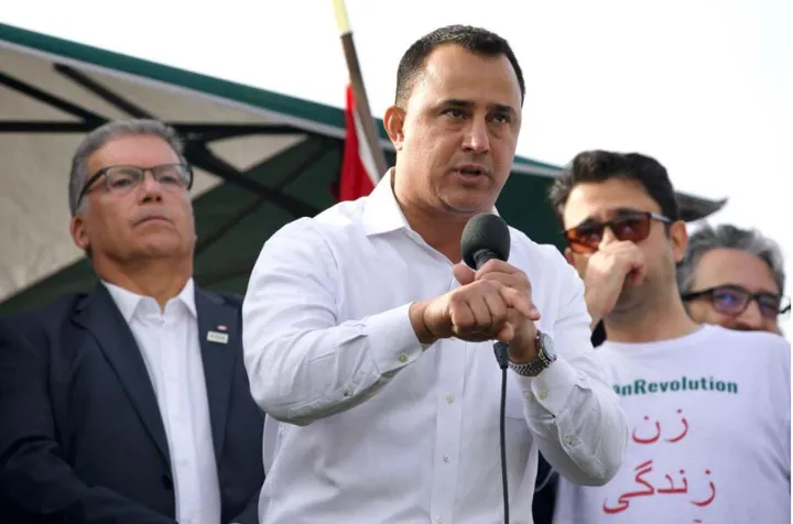 مایکل پارسا: دوشادوش شما هستیم