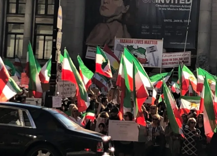 از راهپیمایی ایرانیان ونکوور با پرچم‌های شیروخورشید تا میزبانی کانادا از نشست وزرای خارجه زن با موضوع ایران