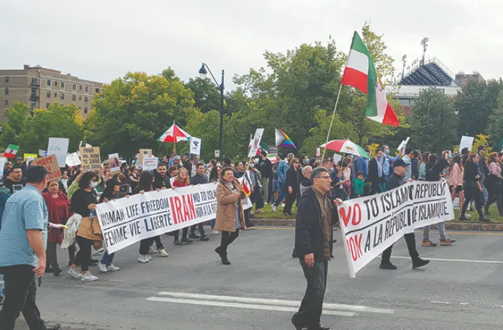 سنگ تمام ایرانیان مونترال برای زن، زندگی و آزادی در ایران