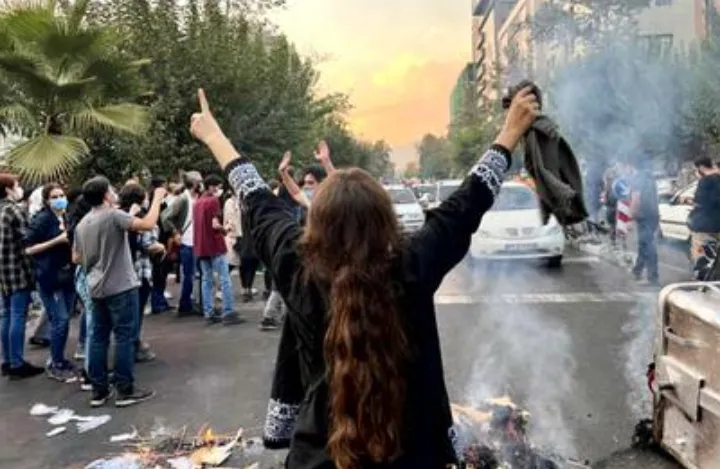 در قلب وحشت با من برقص