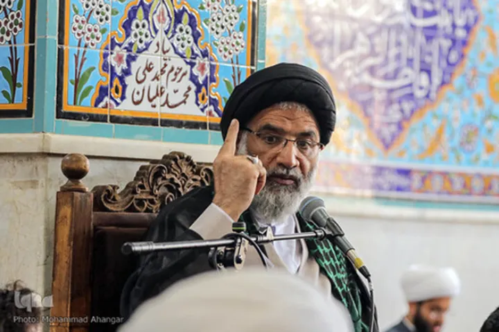 در کانادا دانش‌آموزان را به خاطر اعتراض به پوشش دستگیر کردند!