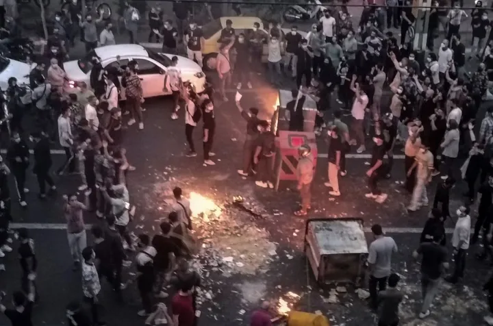 آیا مبارزه چاله‌میدانی با دیکتاتوری به سود جنبش آزادیخواهی است؟