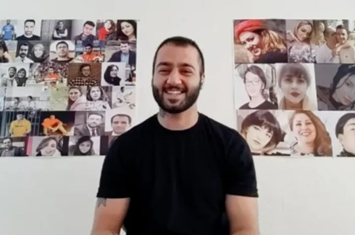 توماج در زندان هم مقاوم است و علیه رژیم شعار داده