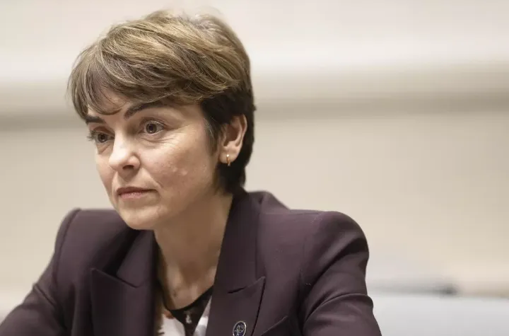 برنامه دولت کبک برای پول دادن به پناهجویان و ترغیب آن‌ها به یادگیری زبان فرانسوی