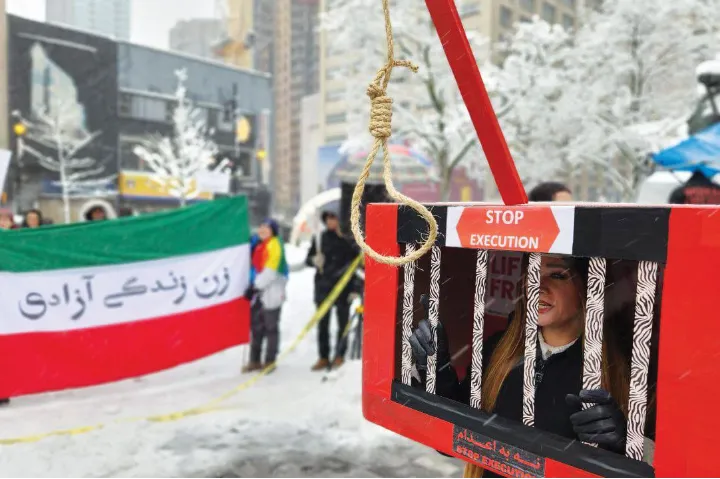 در تجمع ایرانیان مونترال: طناب‌ها را ببرید