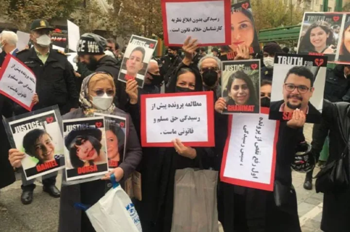 بعد از ۴۲ ماه استقامت و برگزاری تجمعات پرشمار در کانادا و دیگر نقاط دنیا جمهوری اسلامی به دادگاه کشیده شد