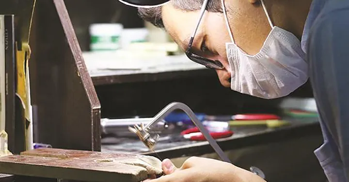 توانمندی مردم افغانستان مانع از قاچاق سنگ‌های قیمتی می‌شود