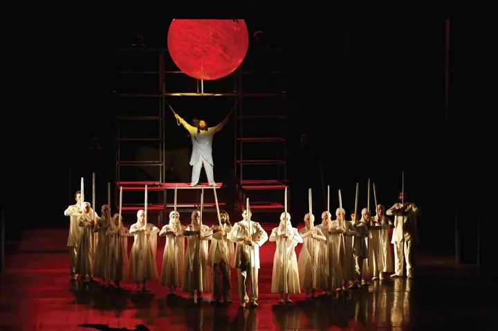 نور مِی از شرقِ پیاله؛ نگاهی به پیوند سهروردی و صحنه