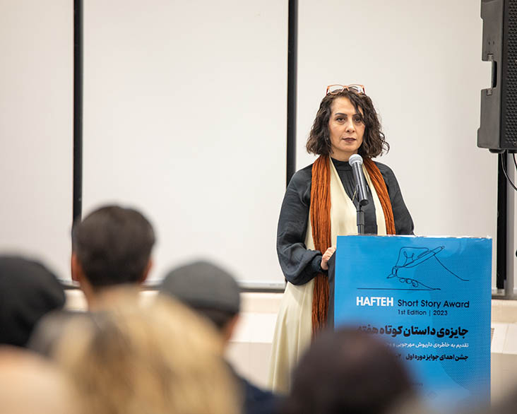 فرشته احمدی، دبیر جایزه داستان کوتاه هفته