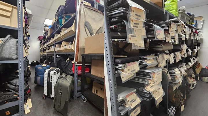 ۵ کالایی که مسافران در فرودگاه پیرسون تورنتو بیش از همه‌چیز جا می‌گذارند