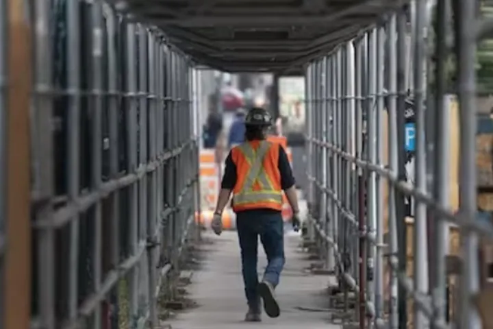 طرح آموزش سریع و همراه با دستمزد در بخش ساخت‌وساز کبک ادامه می‌یابد