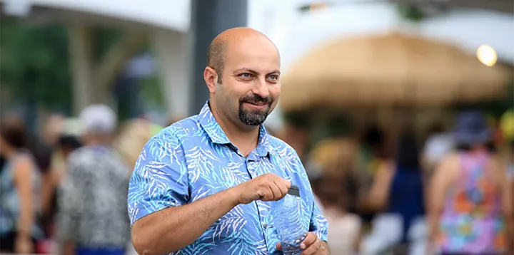 نام‌ها و خنده‌ها: طنز، بین فکت و فیکشن