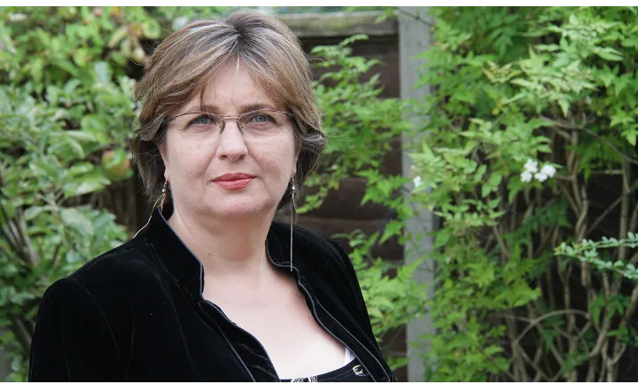 یک رویای خصوصی، تصویری می‌دهد از زن شجاع ایرانی