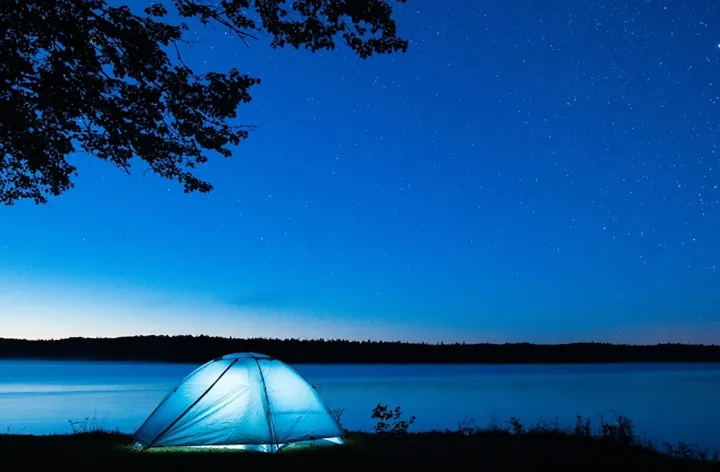 چند مکان ایده‌آل برای کمپینگ زیر آسمان پرستاره کبک