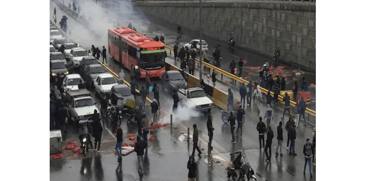 آبان و تقویم به خون‌آلوده‌ی یک ملت