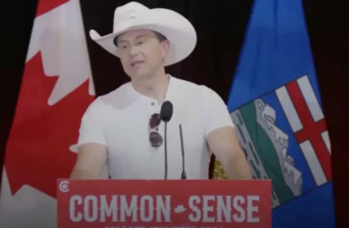 دسته گلی که حزب محافظه‌کار به آب داد: ستایش کانادا با تصاویری از چهارگوشه جهان