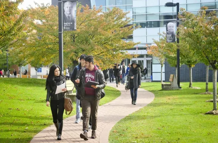 بلاتکلیفی ده‌ها هزار دانشجوی خارجی در کانادا