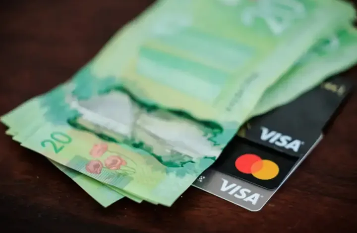 کاهش متوسط بدهی کانادایی‌ها نسبت به درآمد آنها