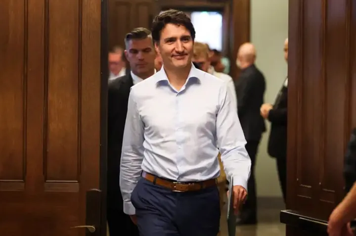 به‌رغم انتقادها و مخالفت‌ها، ترودو رهبر حزب لیبرال باقی می‌ماند