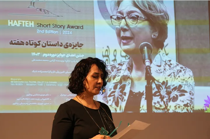  سخنرانی فرشته احمدی و پیام پرتو نوری‌علا در جشن دوره دوم جایزه داستان کوتاه هفته