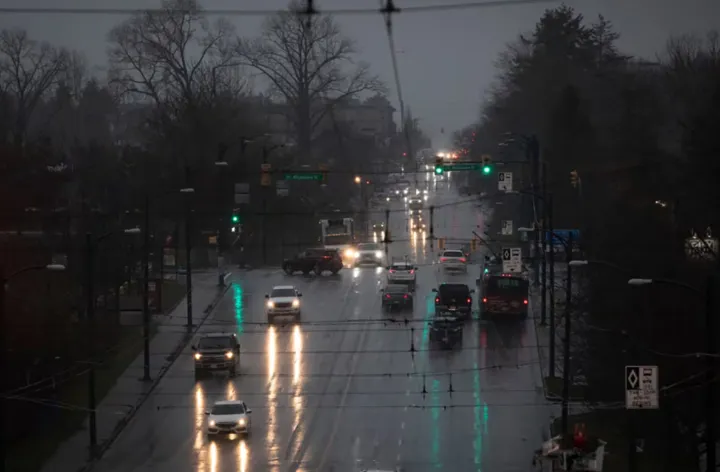 چراغ‌های ال‌ای‌دی: قاتل آرام شب‌های جاده‌ای کانادا