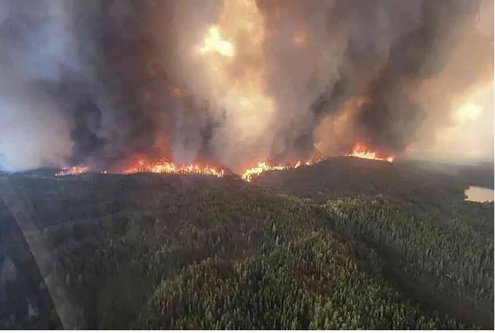 ارتش کانادا ۱۷هزار نفر را از آتش خارج کرد