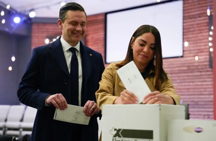 برگ رای دردسازِ یک متری در  آلبرتا: رقابت ۲۰۰ کاندیدا با پیر پالیو