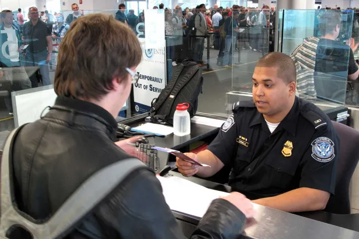 شرط ورود به آمریکا: ارایه‌ی ۵ سال سابقه‌ در سوشال مدیا