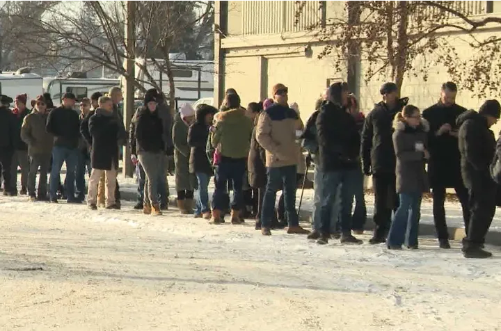 تجمع هزاران نفر در کلگری برای امضای طومار تجزیه‌ از کانادا!